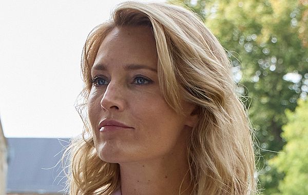 Sommertyp mit rosigem Hautton und blonden Haaren