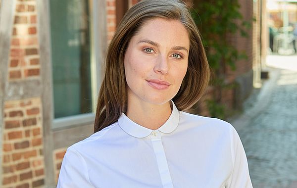 Klassische weiße Hemdbluse Moderne Hemdbluse mit Peter-Pan-Kragen