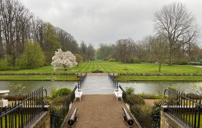 Ausblick vom Eutiner Schloss mit grauem Regenwetter