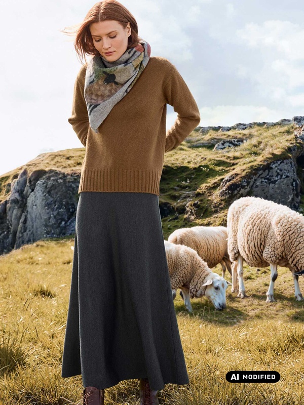 Klassischer Country Look Wollrock mit Strickpulli und Schal kombiniert