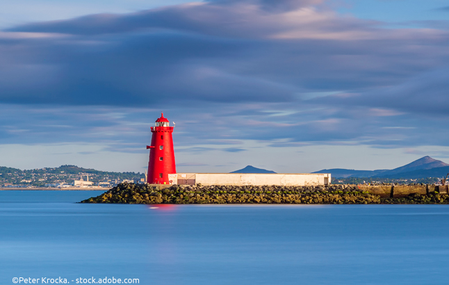 Poolbeg Lighthouse vor Dublins Küste