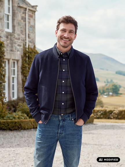 Mann im klassischen Blouson
